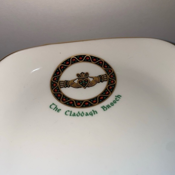 Royal Tara Celtic Brooch Plate - Picture 3 of 5